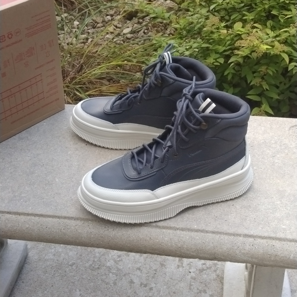 NWT Puma Mayra Sneaker - Women's size 9